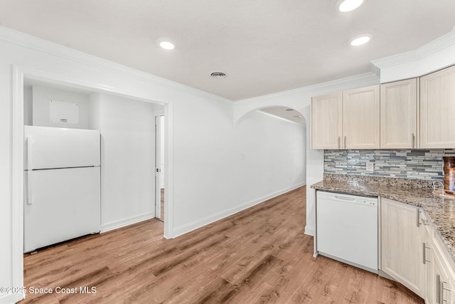 kitchen featuring light wood-style floors, white appliances, backsplash, baseboards, and ornamental molding