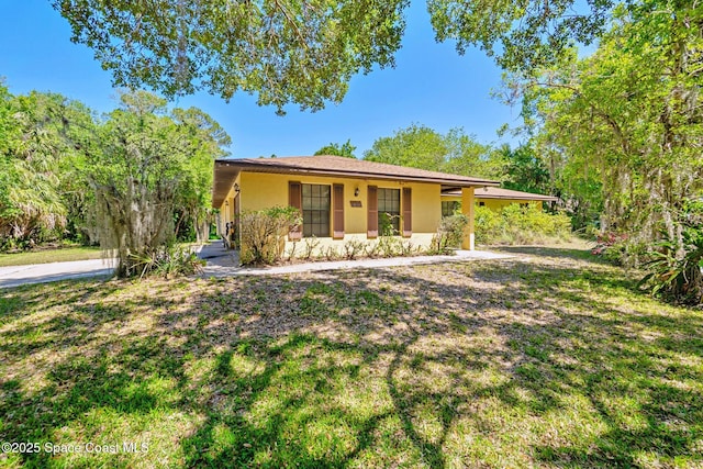 1812 Live Oak Dr N, Rockledge, FL 32955 - view of front of house with a front lawn and stucco siding
