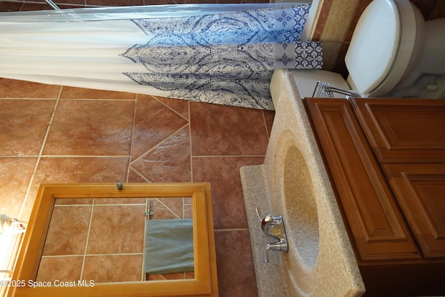 bathroom featuring toilet