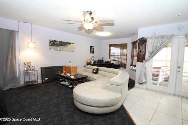 living area with ceiling fan and baseboards