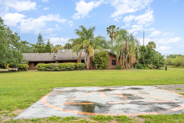 view of yard featuring a patio