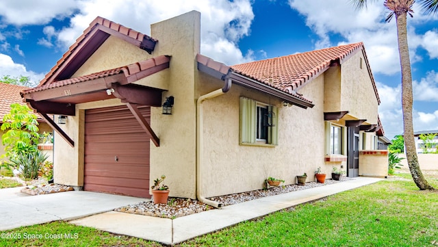 836 Brow Ct NE, Palm Bay, FL 32905 - view of side of home with a tile roof, driveway, a garage, and stucco siding