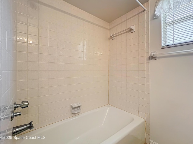 537 Ebony St, Melbourne, FL 32935 - bathroom with shower / bathtub combination