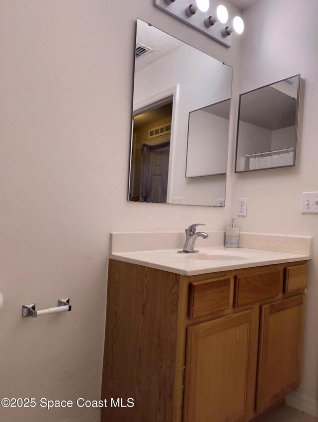 122 Morgan Cir, Sebastian, FL 32958 - bathroom featuring vanity