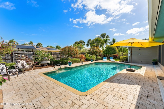 320 Amberjack Pl, Melbourne Beach, FL 32951 - view of swimming pool featuring a fenced in pool, a fenced backyard, and a patio area