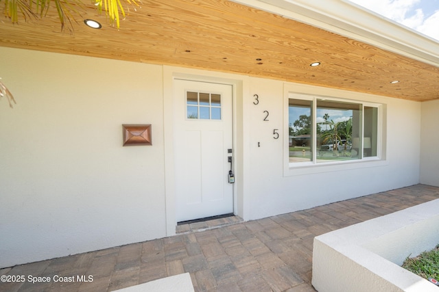 view of exterior entry with stucco siding