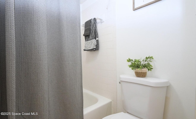 full bathroom with toilet and shower / tub combo with curtain