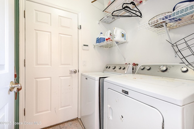 washroom with laundry area and washing machine and dryer