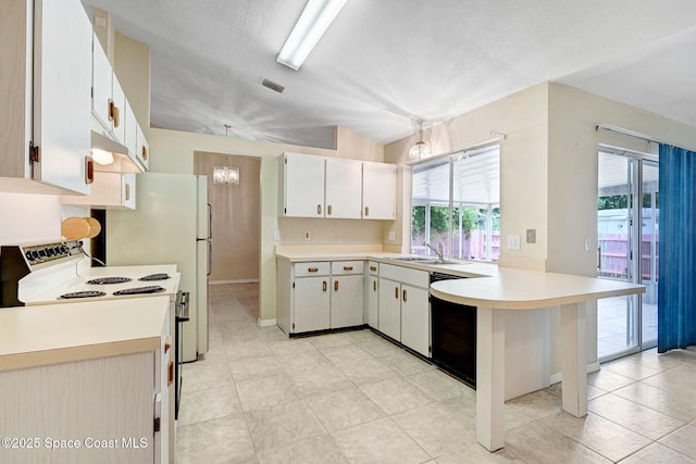 kitchen featuring electric range, a notable chandelier, a sink, dishwasher, and a peninsula