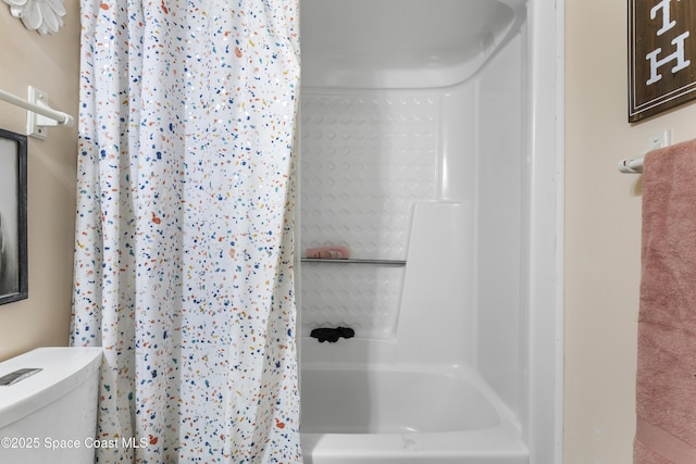 full bath featuring shower / bath combo with shower curtain and toilet