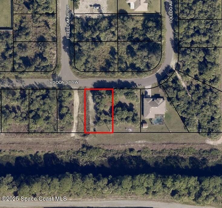 128 Lagoon St SW, Palm Bay, FL 32908