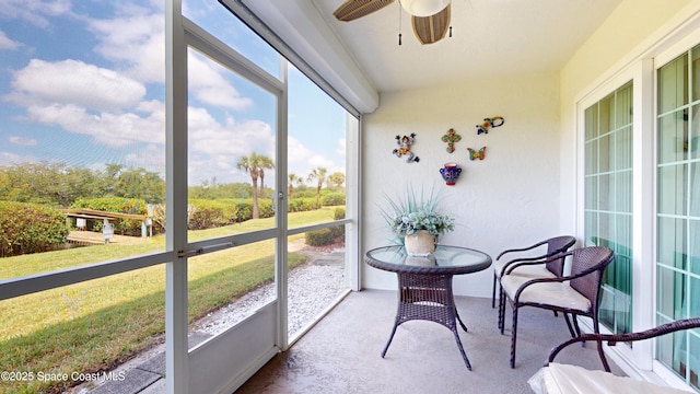 sunroom with ceiling fan