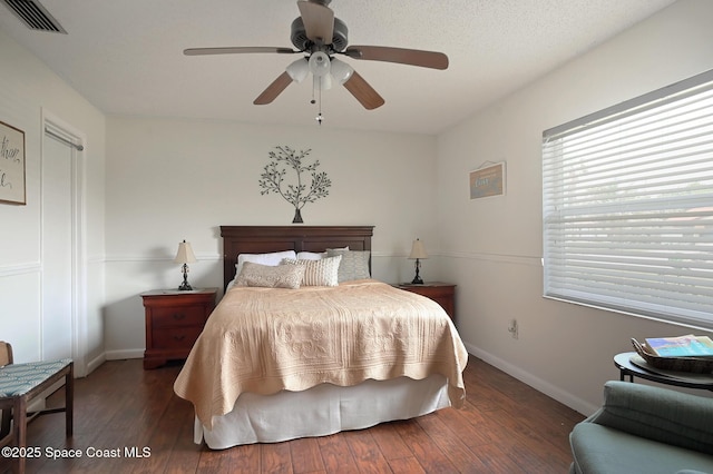 bedroom featuring wood finished floors, baseboards, and a ceiling fan