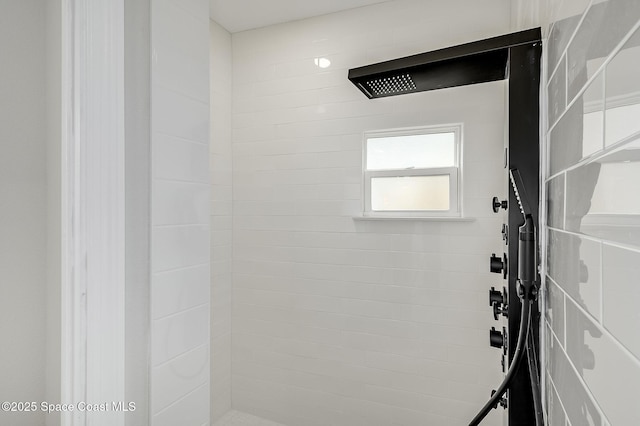 full bath with tiled shower