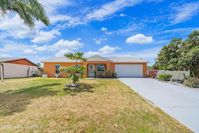 single story home featuring fence, an attached garage, a front lawn, stucco siding, and driveway
