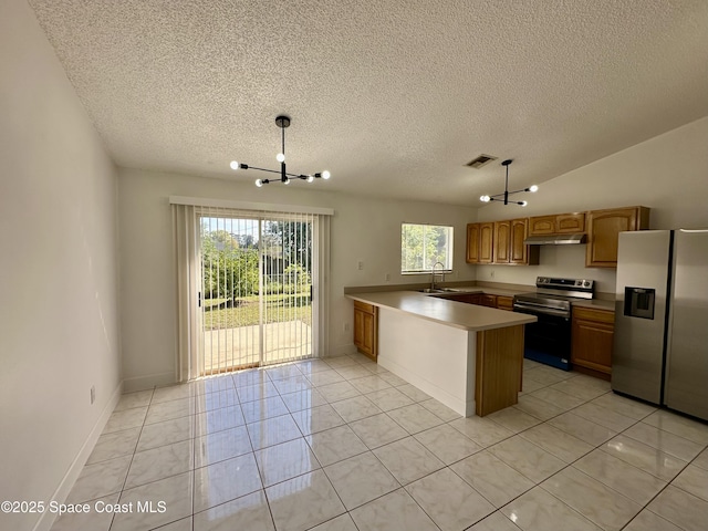kitchen with stainless steel appliances, a notable chandelier, visible vents, and a textured ceiling
