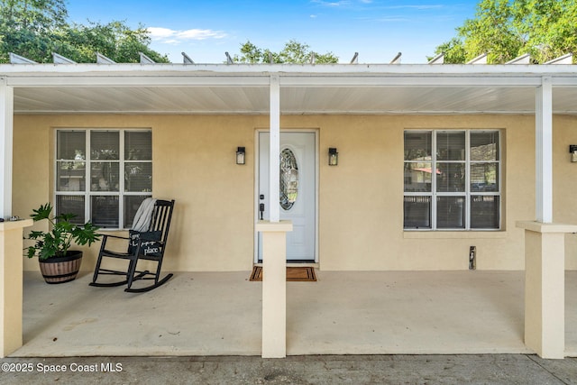 view of exterior entry with stucco siding