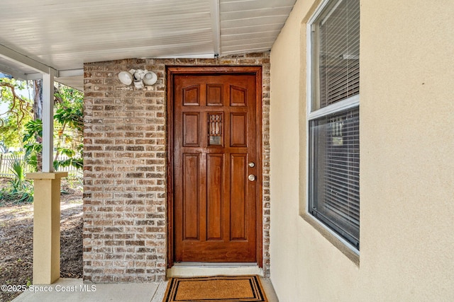 property entrance featuring stucco siding