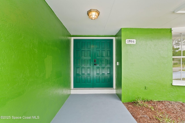 property entrance featuring stucco siding
