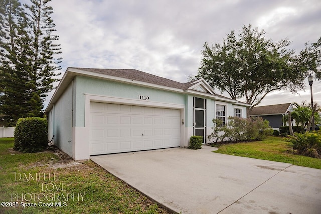 1110 8th Pl, Vero Beach, FL 32960 - ranch-style home featuring an attached garage, concrete driveway, stucco siding, and a front lawn