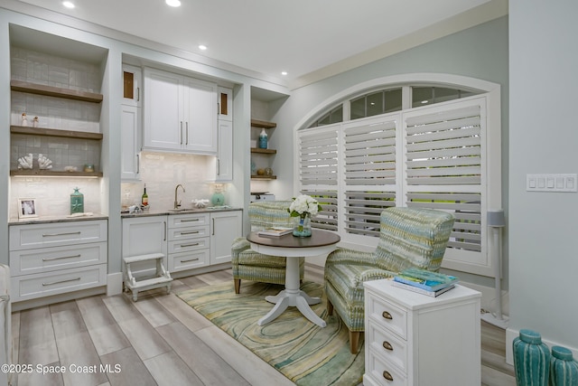dining area featuring light wood-style floors and recessed lighting