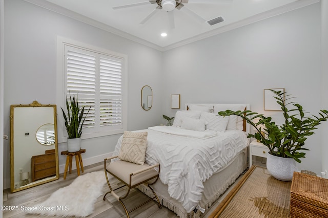 bedroom featuring recessed lighting, baseboards, visible vents, crown molding, and light wood-type flooring