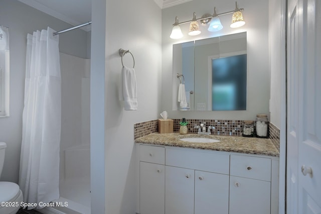 bathroom with toilet, backsplash, crown molding, a shower with curtain, and vanity
