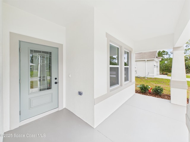 view of exterior entry featuring stucco siding