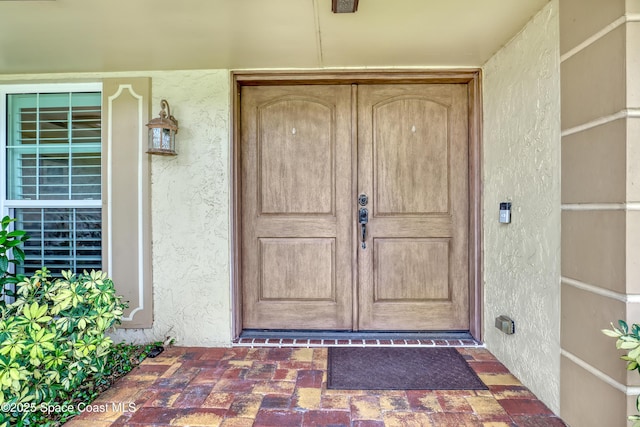 entrance to property with stucco siding