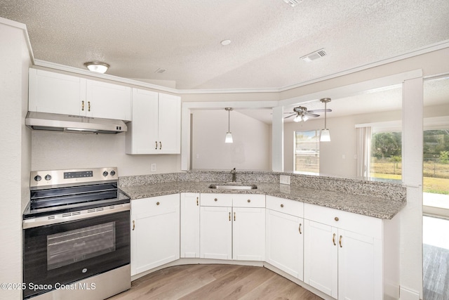 kitchen featuring stainless steel electric stove, under cabinet range hood, a sink, a textured ceiling, and light wood-style flooring