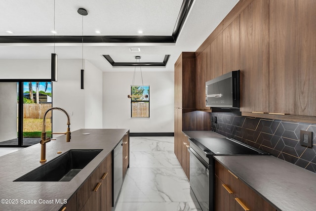 kitchen featuring a sink, marble finish floor, black electric range, dark countertops, and modern cabinets