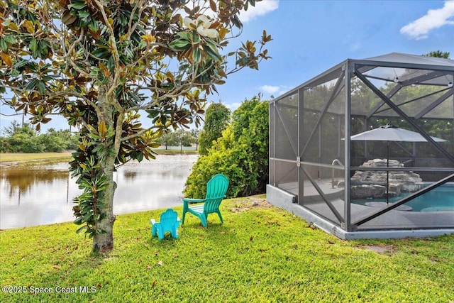 view of grassy yard featuring a water view, an outdoor pool, and a lanai