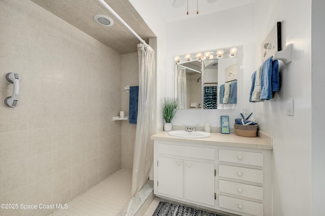 8 Cove Rd Unit 8-B, Melbourne Beach, FL 32951 - full bath with a tile shower, vanity, and a ceiling fan