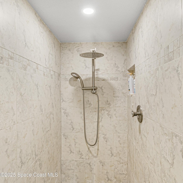 bathroom featuring tiled shower