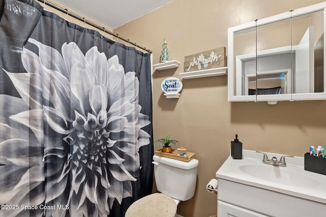full bath with vanity, toilet, and a shower with shower curtain
