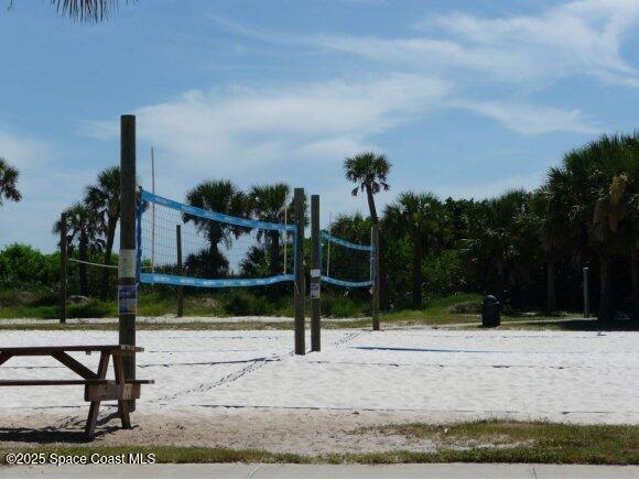 surrounding community with volleyball court
