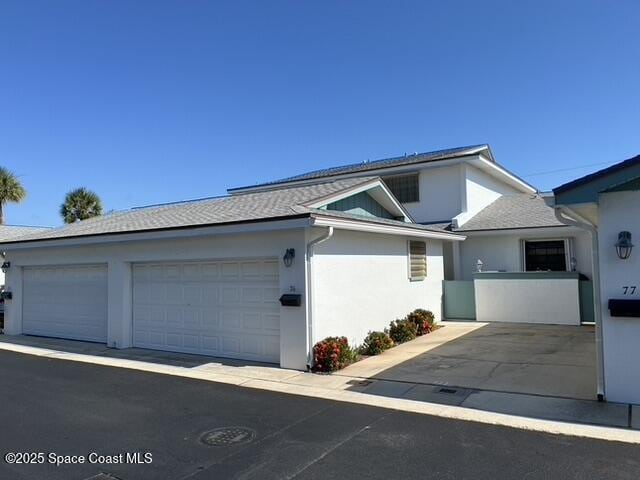 view of front of property featuring stucco siding and an attached garage