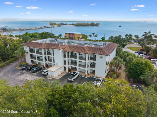 bird's eye view featuring a water view