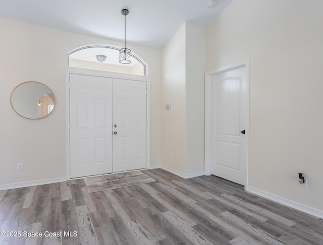 4920 48th Pl, Vero Beach, FL 32967 - foyer entrance with wood finished floors and baseboards