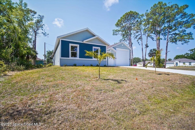 998 Wacona St SE, Palm Bay, FL 32909 - view of front of home featuring driveway, a front yard, and a garage