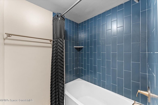 full bath with shower / bathtub combination with curtain