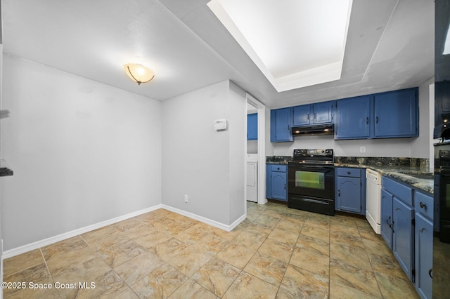 255 S Tropical Trl Unit B3, Merritt Island, FL 32952 - kitchen featuring black / electric stove, under cabinet range hood, blue cabinets, baseboards, and dishwasher