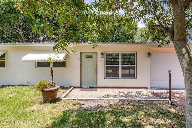 1751 5th Ct, Vero Beach, FL 32960 - view of front facade with concrete block siding and an attached garage