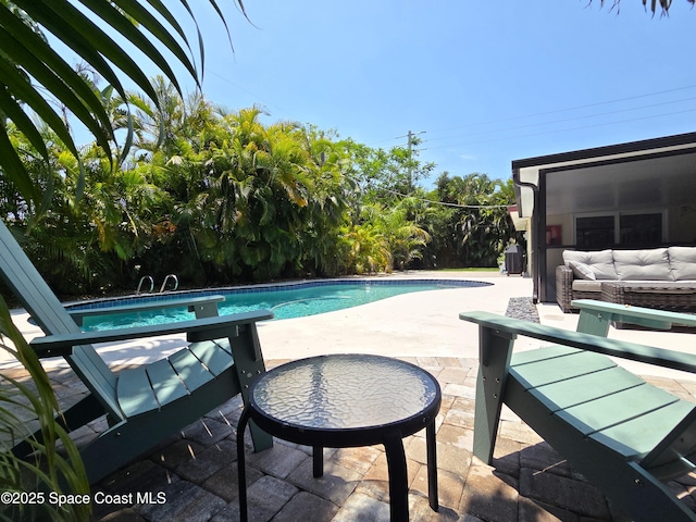 515 Hibiscus Trl, Melbourne Beach, FL 32951 - outdoor pool featuring a patio area and outdoor lounge area