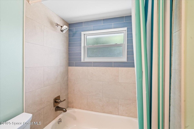 515 Hibiscus Trl, Melbourne Beach, FL 32951 - full bath with shower / tub combo with curtain and toilet