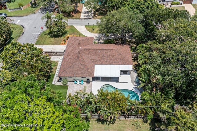 515 Hibiscus Trl, Melbourne Beach, FL 32951 - aerial view of property and surrounding area featuring a pool