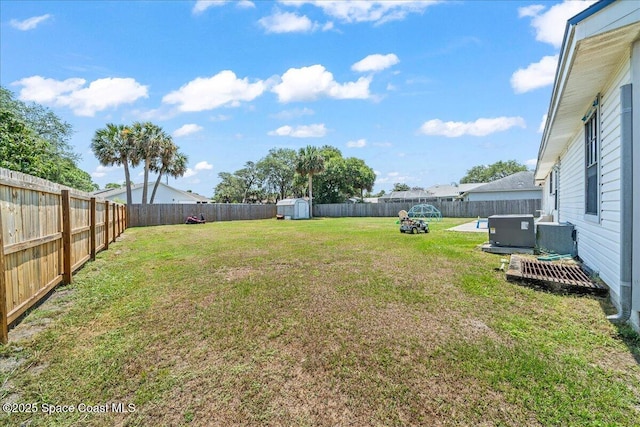 view of yard featuring a shed and an outdoor structure