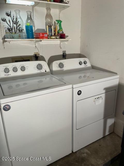 laundry room with washing machine and dryer