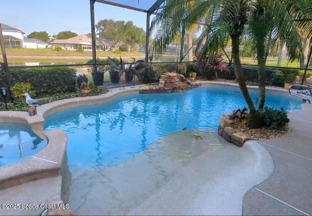 679 Sheridan Woods Dr, Melbourne, FL 32904 - view of pool with a pool with connected hot tub and glass enclosure