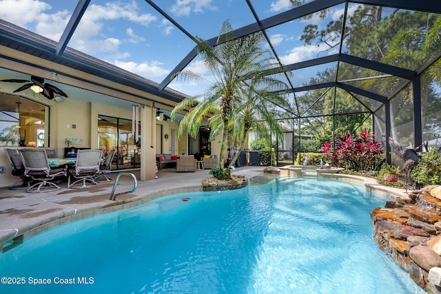 679 Sheridan Woods Dr, Melbourne, FL 32904 - view of swimming pool featuring a patio area, ceiling fan, a pool with connected hot tub, an outdoor hangout area, and glass enclosure